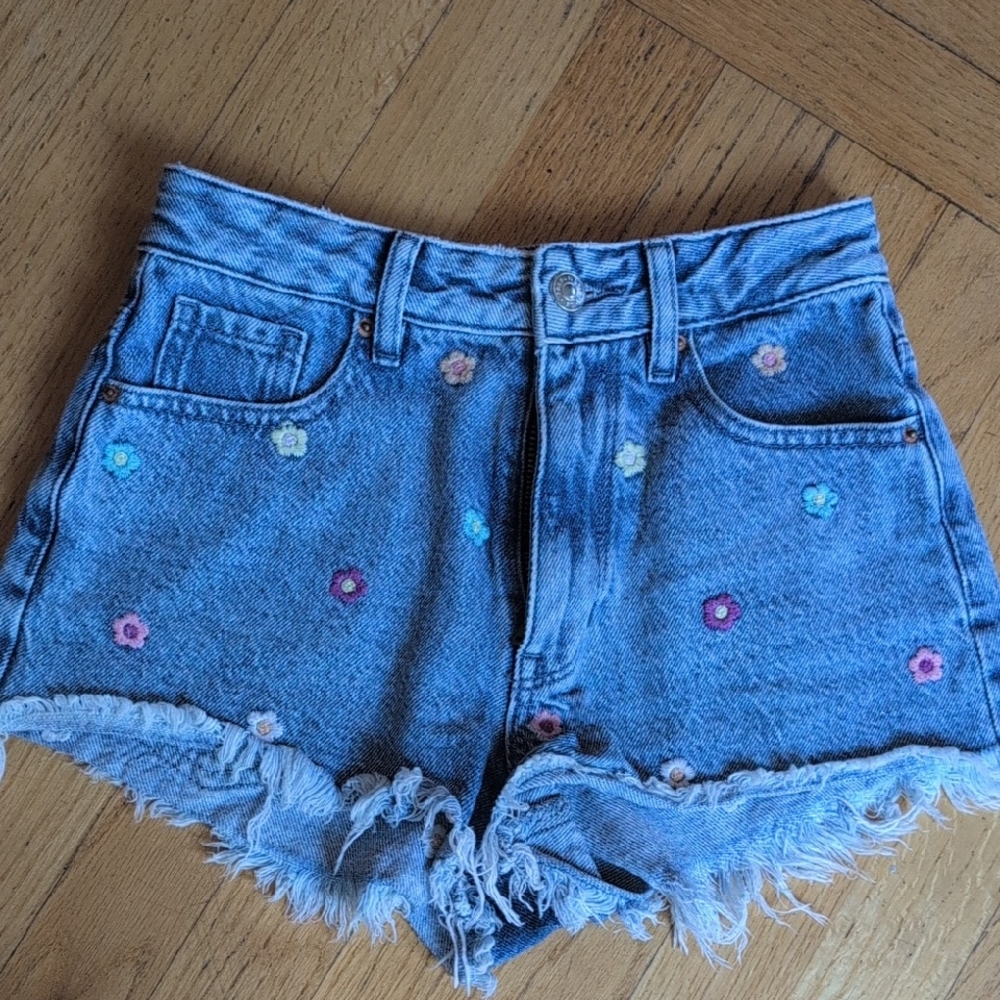 Super Cute PacSunJean Shorts Shorts With Embroidered Colorful Flowers.